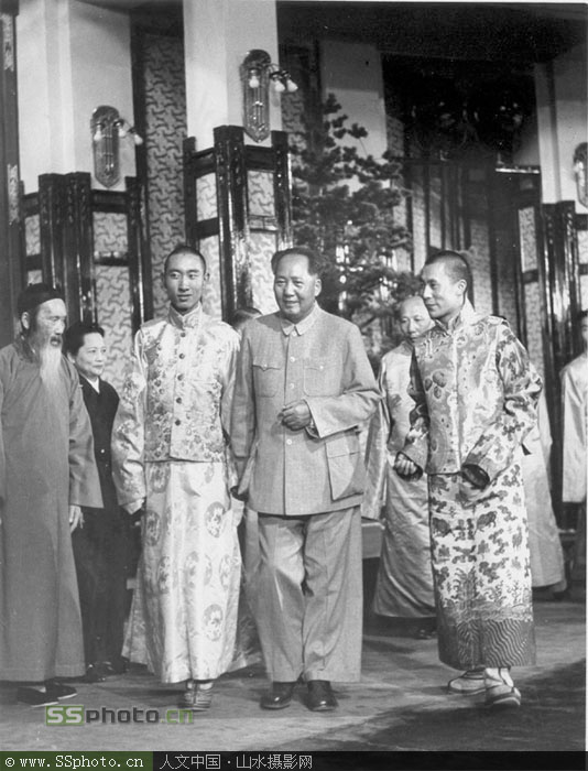 侯波-毛泽东与达赖喇嘛和班禅喇嘛.jpg